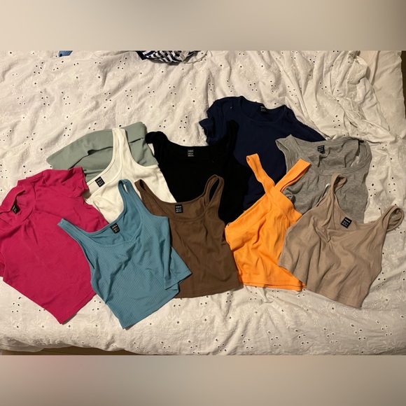10 SHEIN tops for 9$
Barely worn great quality - Picture 1 of 1